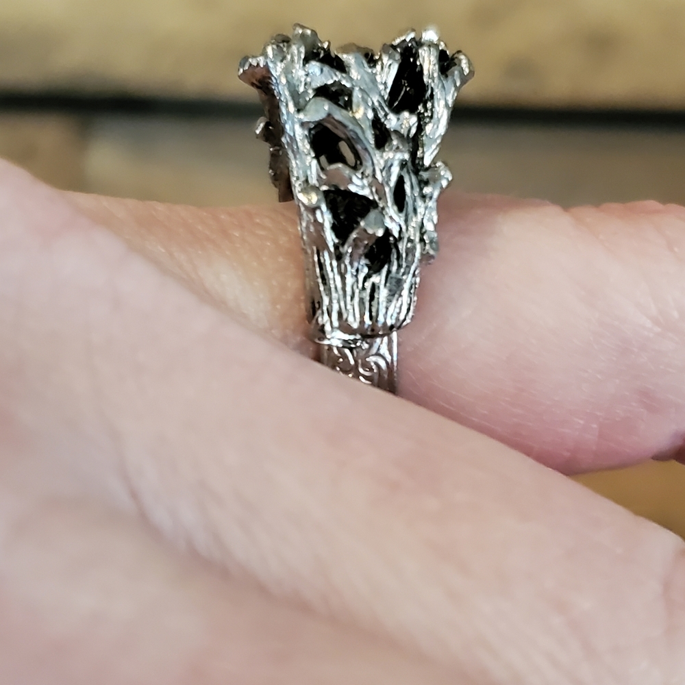 Adjustable silvertone branch motif ring - Picture 3 of 7
